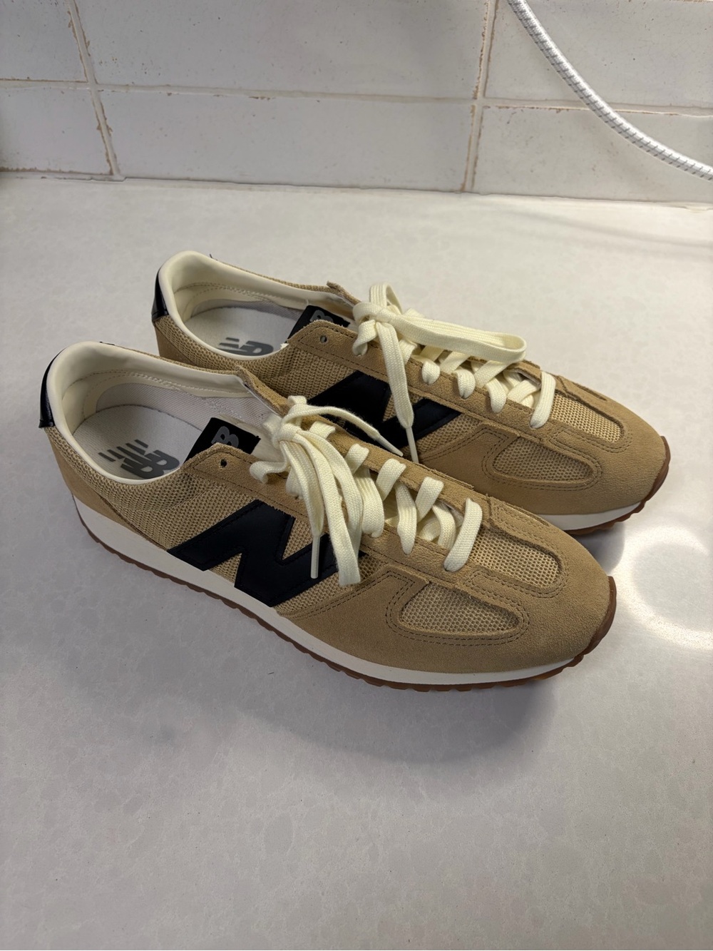 New Balance Men’s Tan and Black Retro Trainer